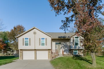 4050 SW Laharve Dr Lees Summit, MO 64082